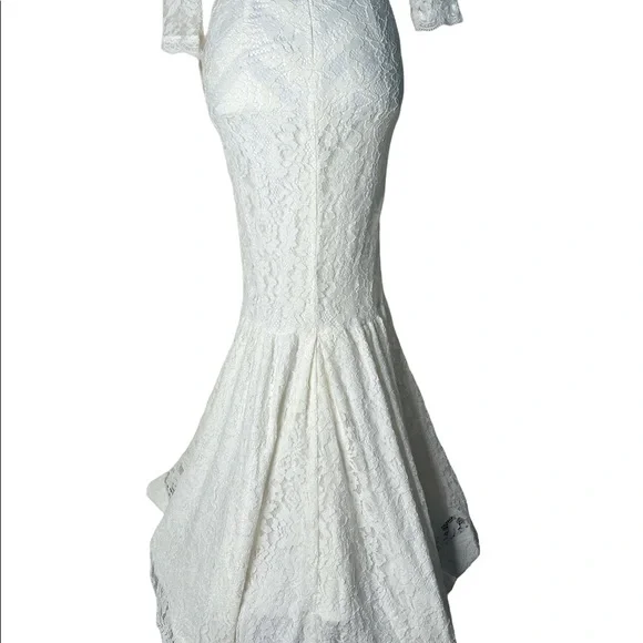 White wedding dress lace form fitting - Picture 2 of 8